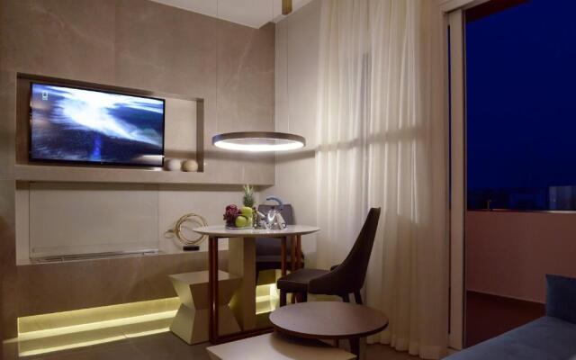 L - Suites