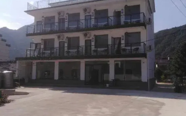 Yueliangwan Chatian Farmhouse