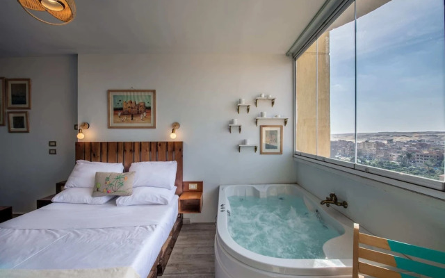Jacuzzi Studio @ The Pyramids Free Airport Pickup