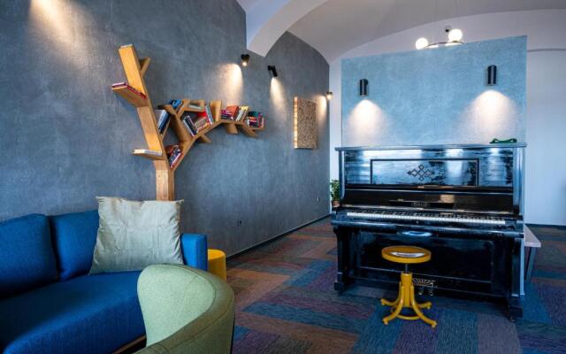 ART Hostel & Apartments