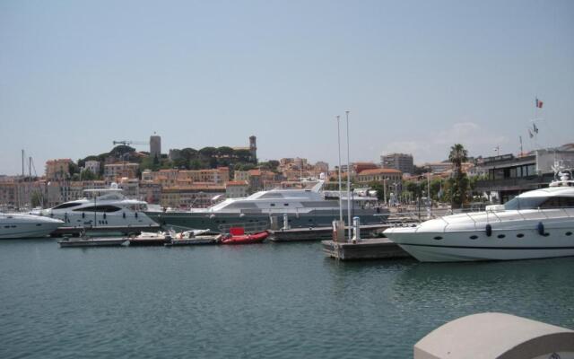 Charlie Chaplin 2 pièces 3 étoiles calme plein centre de Cannes, 5mn des plages et Palais