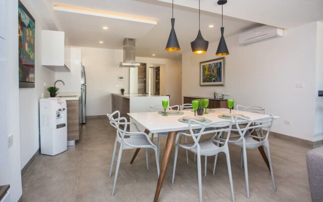 Amazing 2BR Condo w Pool Views Dream Location