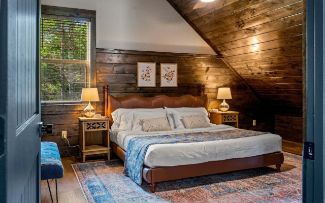 Blue Bird 3 Bedroom Cabin