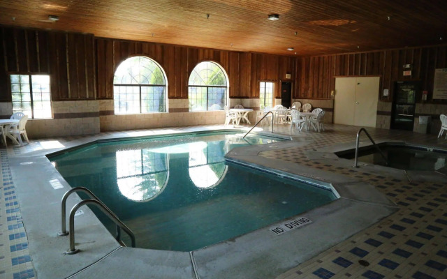 Crows Nest Inn Tawas