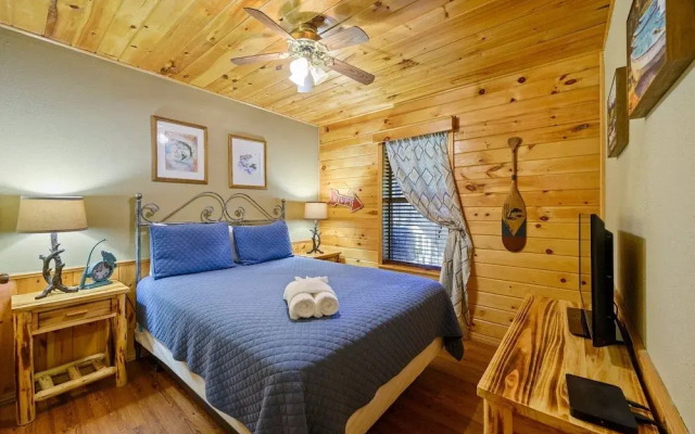 Cast Away Family Cabin with Hot Tub, Fireplace, and Kids Area by RedAwning