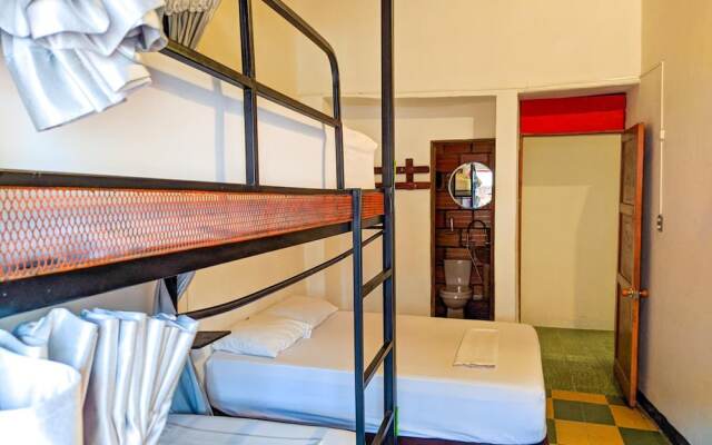 Traveler Hostel