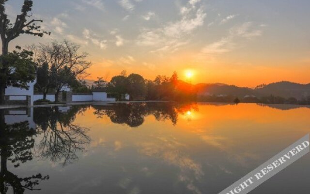 Houtang Holiday Manor