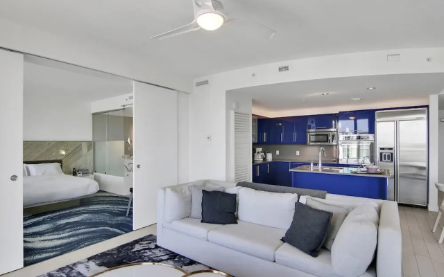 Sapphire Suite Beachfront, Gym + Pool!
