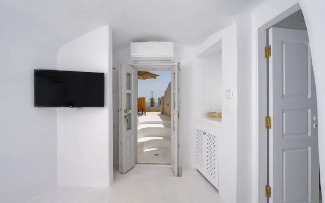 Nano Oia Canaves