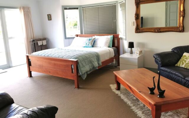 Lush & Co Auckland Bed & Breakfast