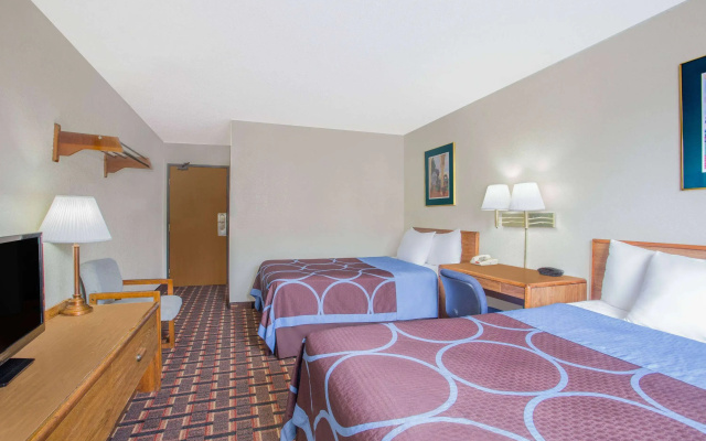 Super 8 by Wyndham Douglas