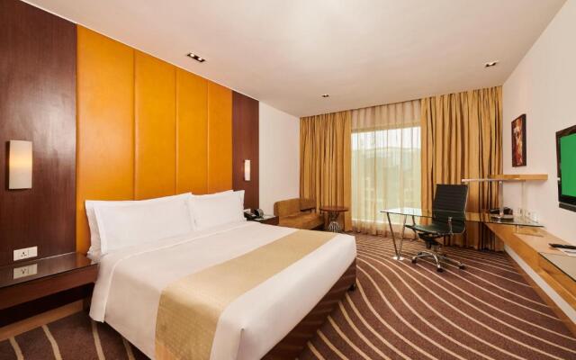 Holiday Inn Mumbai International Airport, an IHG Hotel