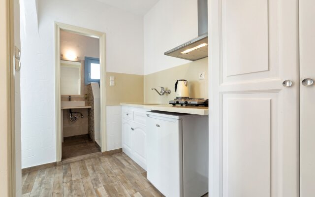 Stratos Studios & Apartments