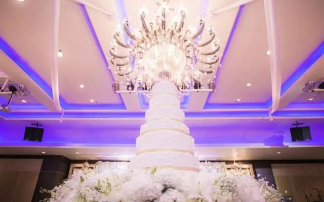 Jolly Suites Petkasem