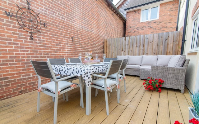 Elegant Ludlow Haven: 4Bed Ultimate Tranquility