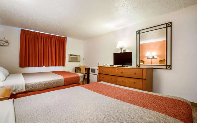 Motel 6 Albert Lea, MN