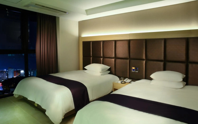 Hotel The One
