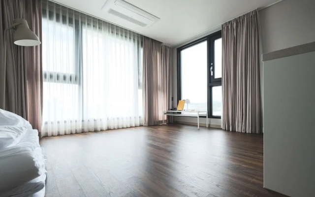 Hotel Seogwipean