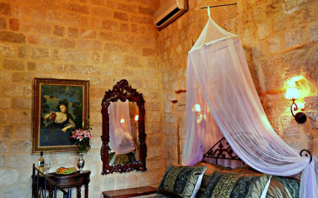 S. Nikolis Historic Boutique Hotel