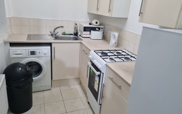 Lovely 2-bed House in Smethwick, Birmingham tn