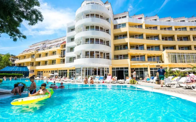 Sun Palace
