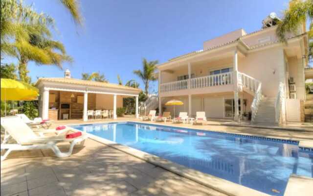 Villa - 5 Bedrooms with Pool - 107747