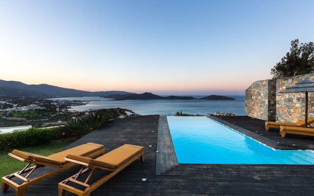 Villa Elounda Black