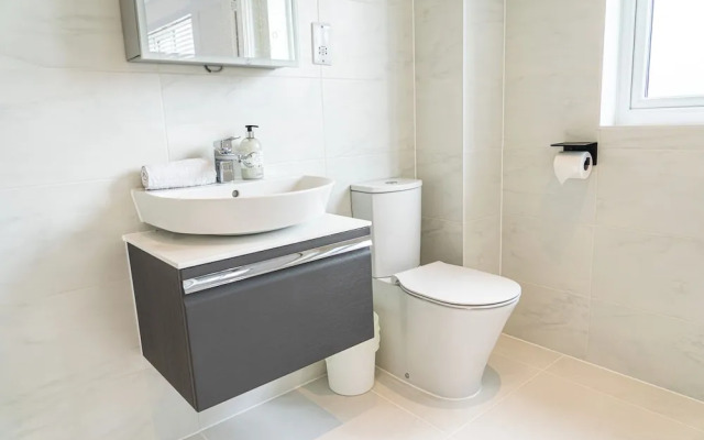 3 Bedroom 3.5 Bathroom House Chichester