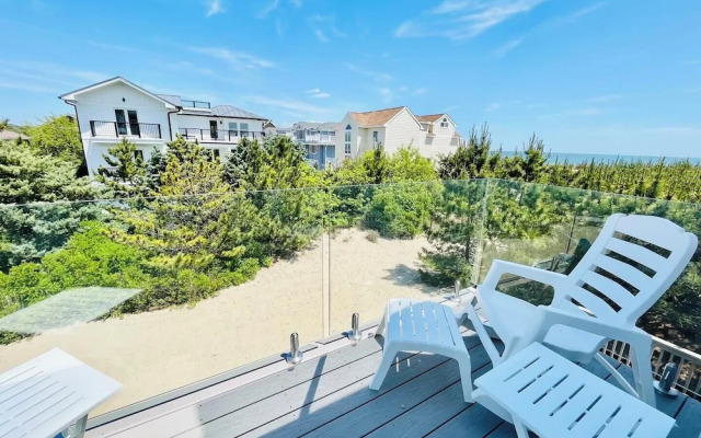 SEA Strand Court 3 #22