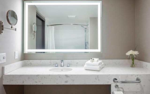 Sheraton Vancouver Guildford Hotel