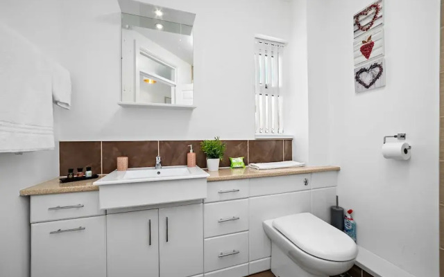 Stay In Cardiff Canton St. John's Court Apartment