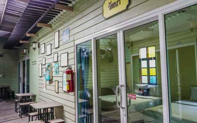 RoomQuest Amphawa Floating Market