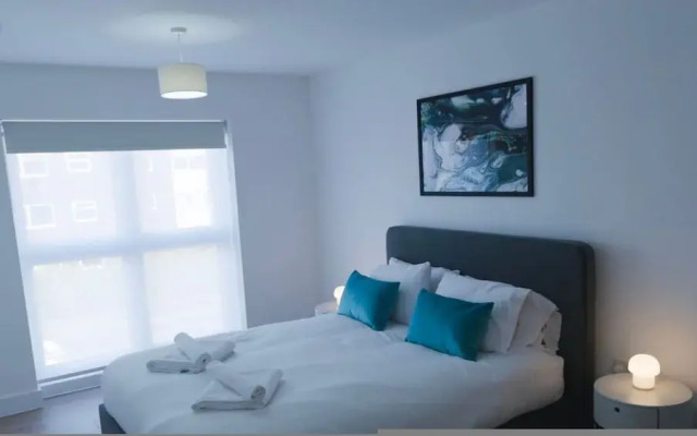 Luxury Manchester Apartment - Orange