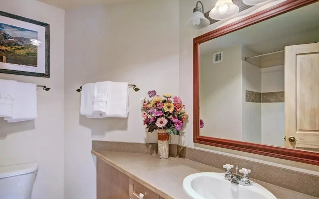 Newly Remodeled, Open Layout, with Incredible Views - CS302 by RedAwning