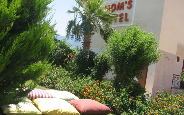 Moms Hotel