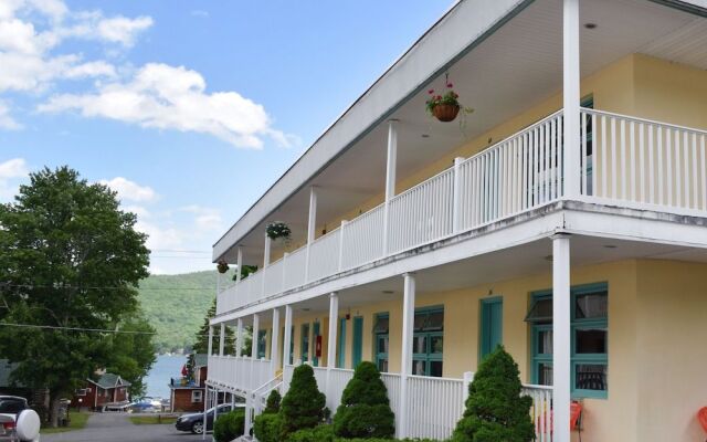 O'Sullivan's On The Lake Motel