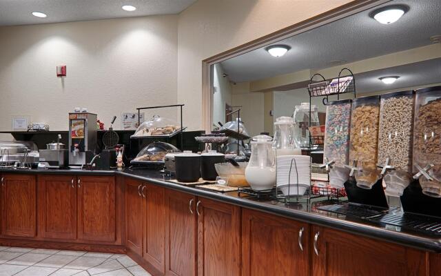 Quality Inn & Suites Lawrence - University Area