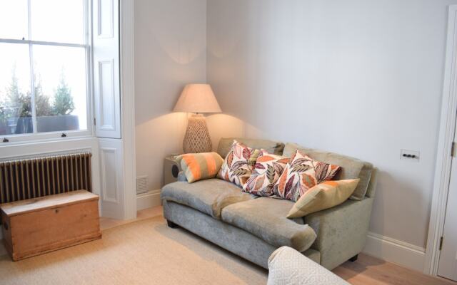 2 Bedroom Garden Flat By Kings Road