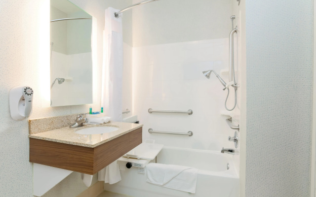 Holiday Inn Express Las Vegas - Stadium Area by IHG