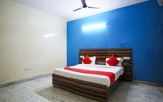 OYO 38417 Silver Villa