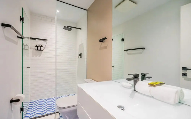 w Stylish 2BR in Plaza Herrera