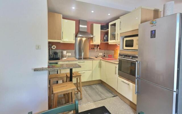 Confortable appartement climatisé à 25m de la plage