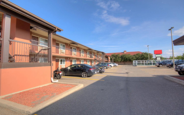 Motel 6 Lethbridge, AB