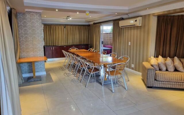 Savoy Lodge Cape Town