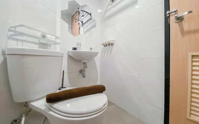 Cozy And Enjoy Living Studio At The Alton Apartment