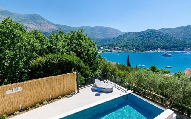 Awesome Home in Slano With Wifi and 5 Bedrooms