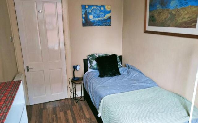 Spacious flat in Bridgeton, Glasgow