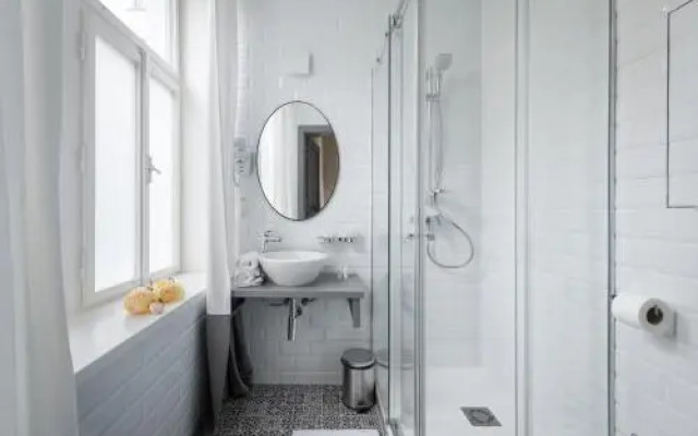 EMPIRENT Garden Suites Residence