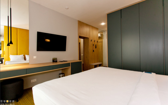 Golden Hills 4