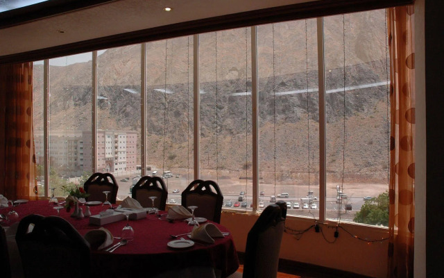 Hotel Golden Oasis